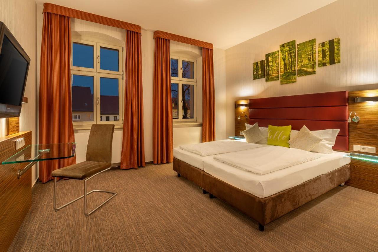 Hotel Und Restaurant Zum Deutschen Hause Люббенау Экстерьер фото
